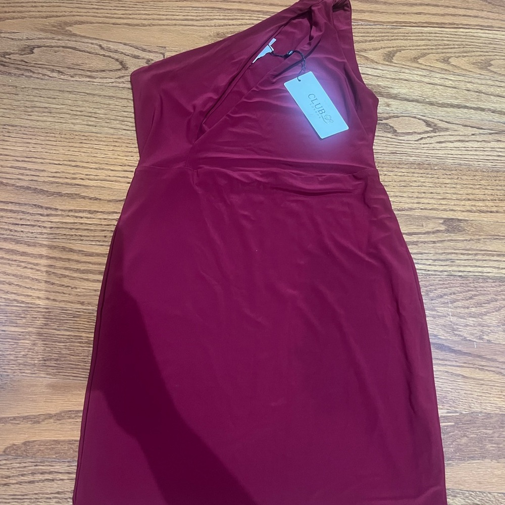 Club L London One-Shoulder Wine Dress
